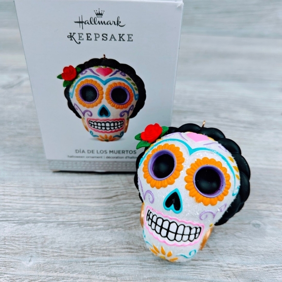 NEW Hallmark Keepsake Dia De Los Muertos Sugar Skull Halloween Ornament 2016 - Picture 1 of 10